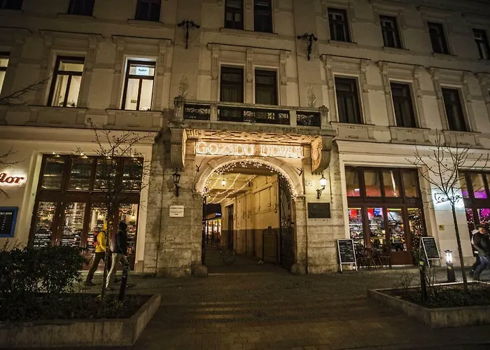 Budapest Kingdom Apartment Central & Car Parking On-Site & Aircon & Quiet & Family Friendly