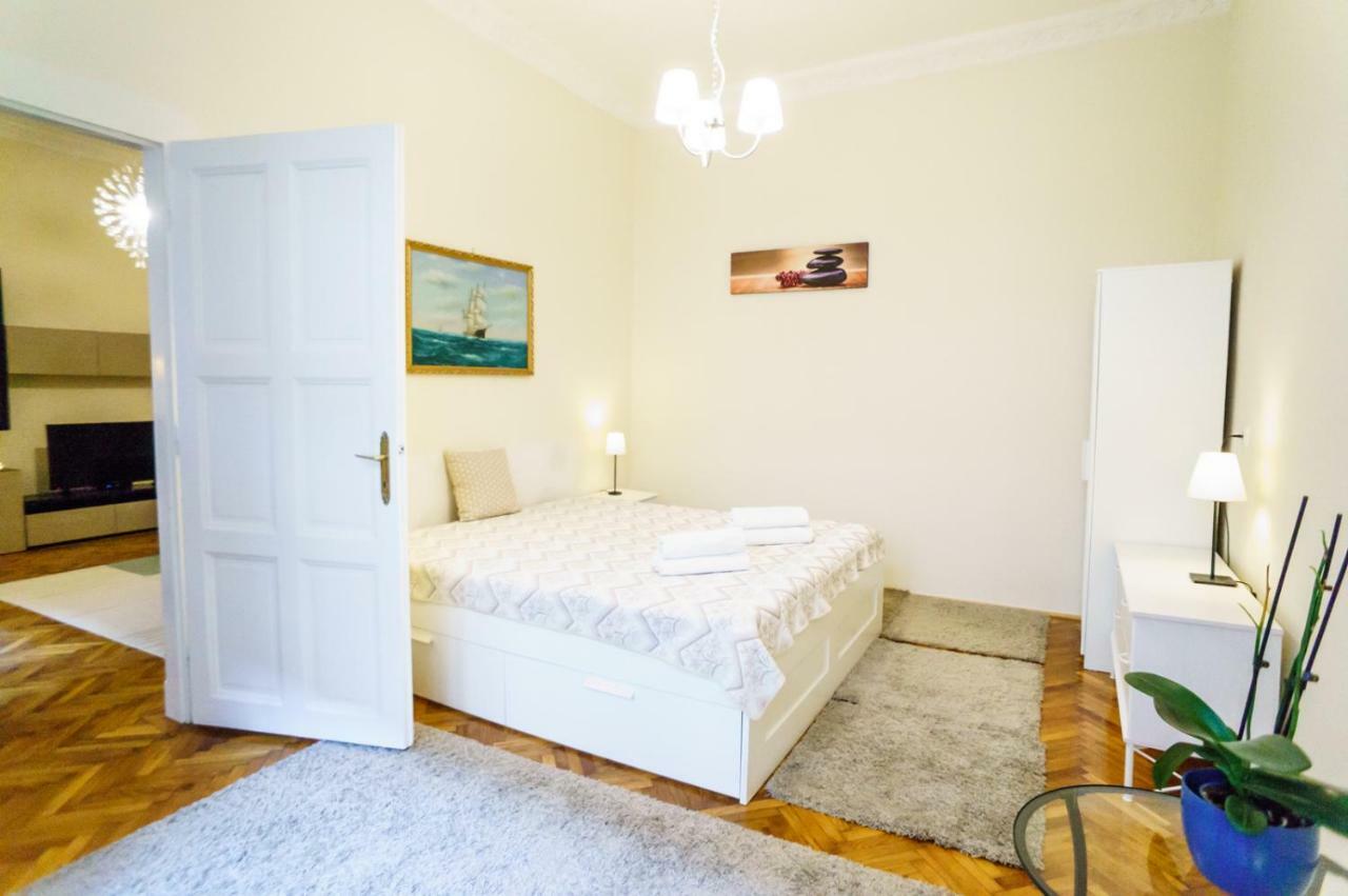 Kingdom & Car Parking On-site & Aircon & Quiet & Family Friendly Apartman Budapest