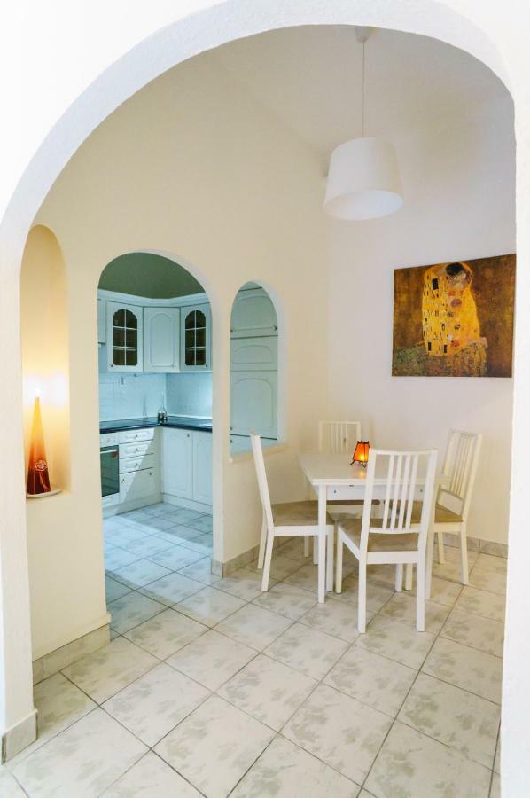 Kingdom & Car Parking On-site & Aircon & Quiet & Family Friendly Apartman Budapest